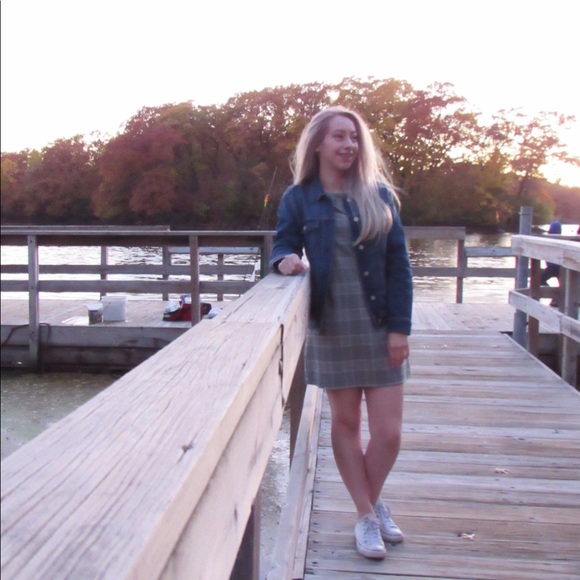Meet your Posher, Ariana - Picture 1 of 1
